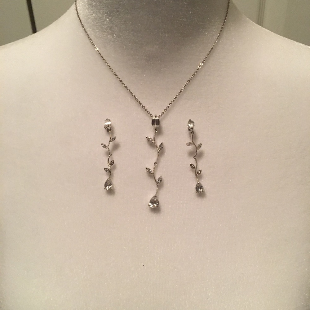 BRAND NEW SILVER-PLATED RHODIUM; CUBIC ZIRCONIA STONES NECKLACE EARRINGS SET.